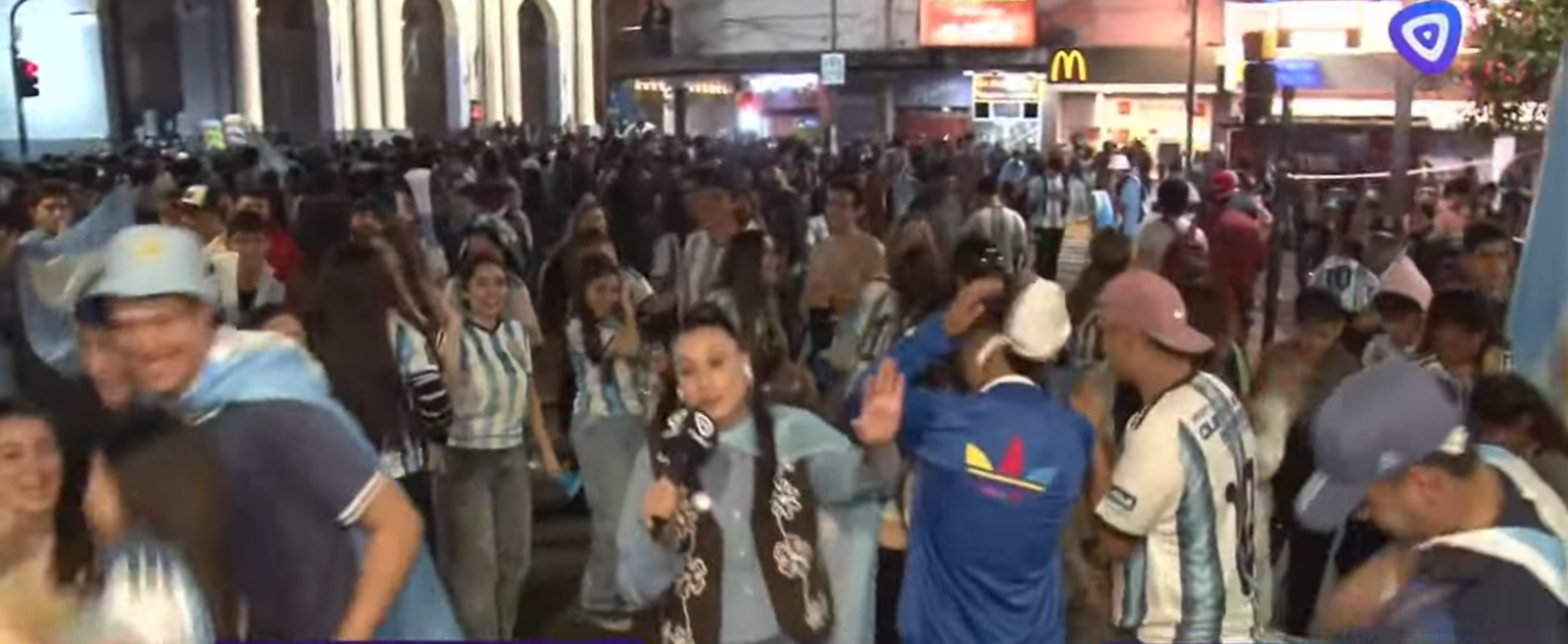 Miles de tucumanos coparon Plaza Independencia para celebrar la clasificación de Argentina a la final del Mundial 2026
